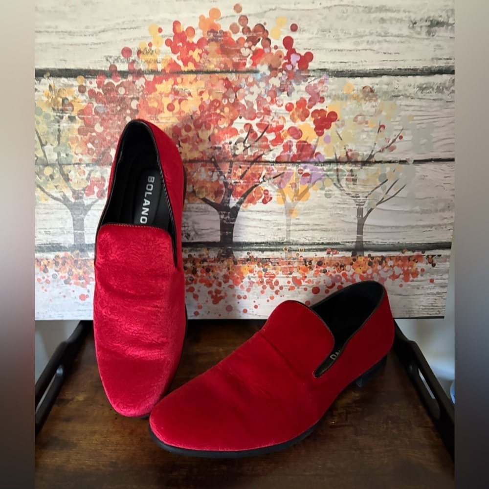NEW IN BOX BOLANO RED VELVET Loafers
Mens 12 classic Red
Perfect lounge loafers